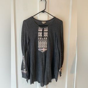Anama women’s flowy cozy shirt! Unique design